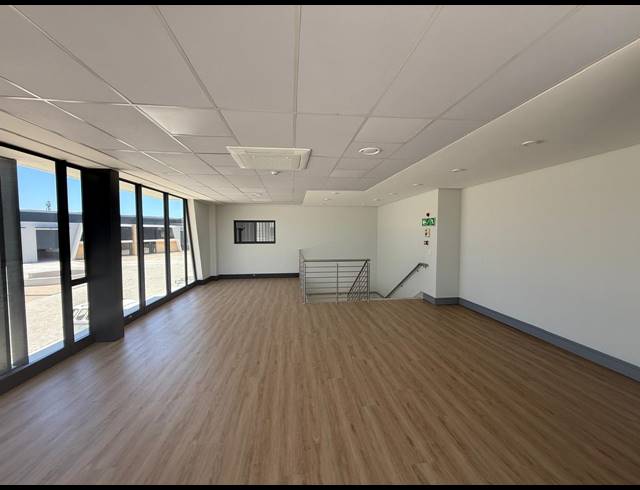 654M² WAREHOUSE TO LET IN STIKLAND INDUSTRIAL